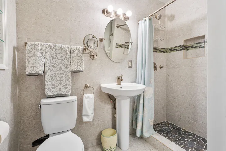2nd Primary Suite Bathroom