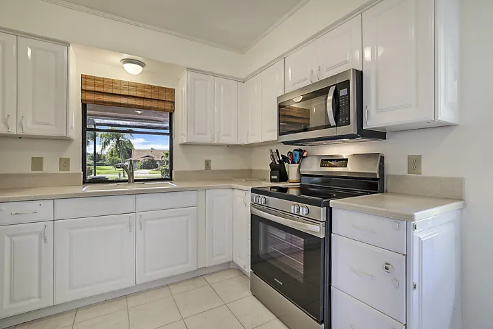 6186 Brandon St -16