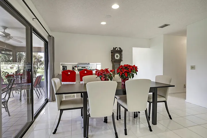 6186 Brandon St -11