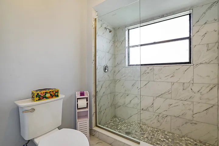 6186 Brandon St -22