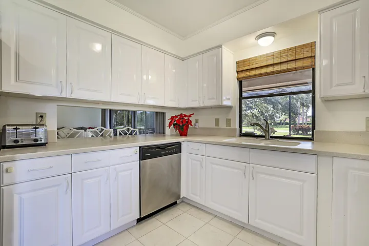 6186 Brandon St -15