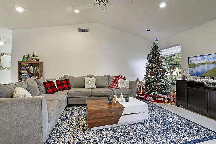 6186 Brandon St -7