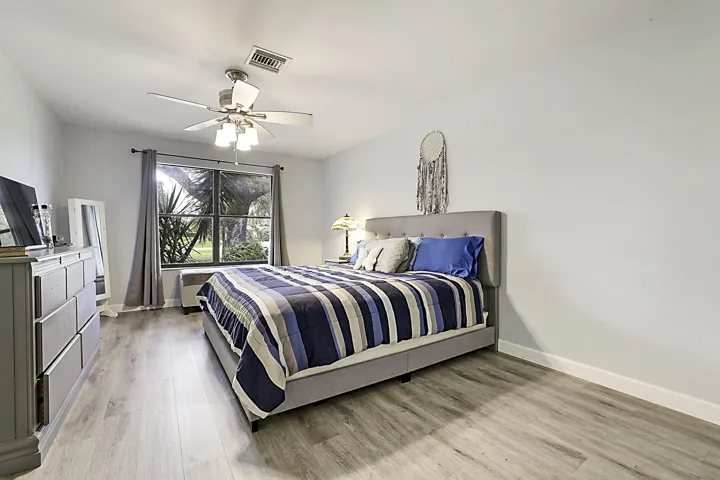 6186 Brandon St -19