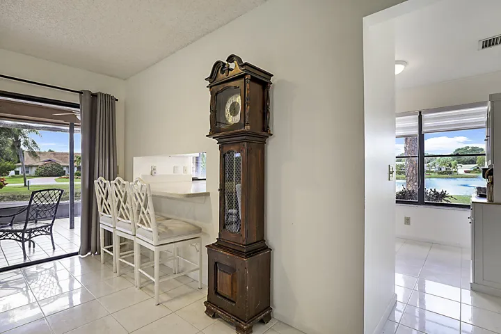 6186 Brandon St -12
