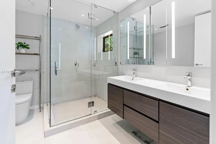 2nd Full Bathroom