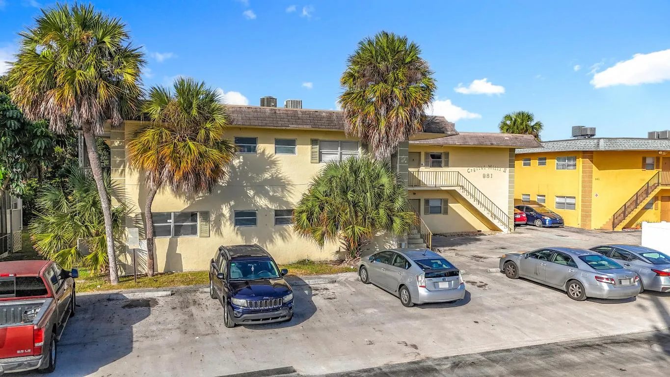 961 NW 45th Street #3-11