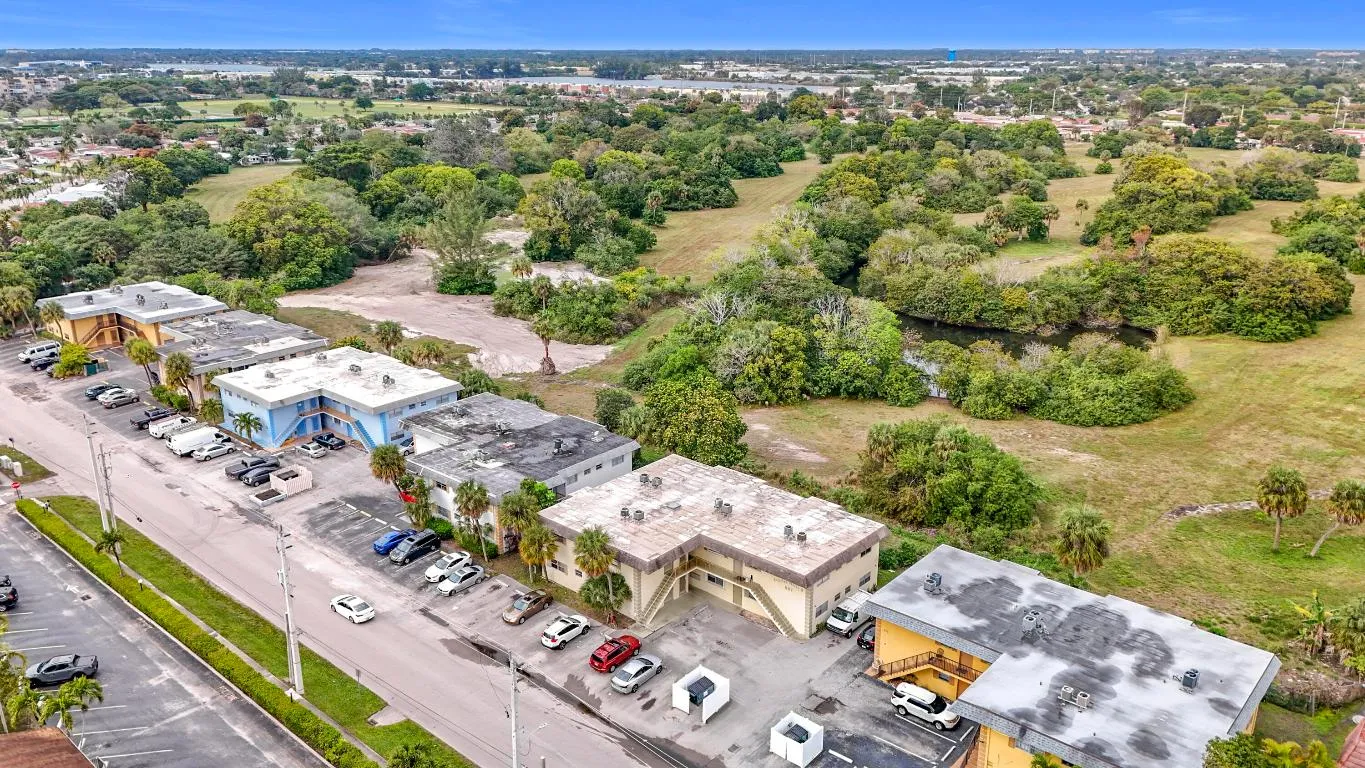 961 NW 45th Street #3-1-1