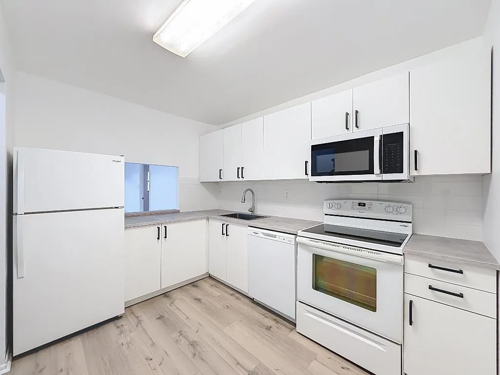 961 NW 45th Street #3-17