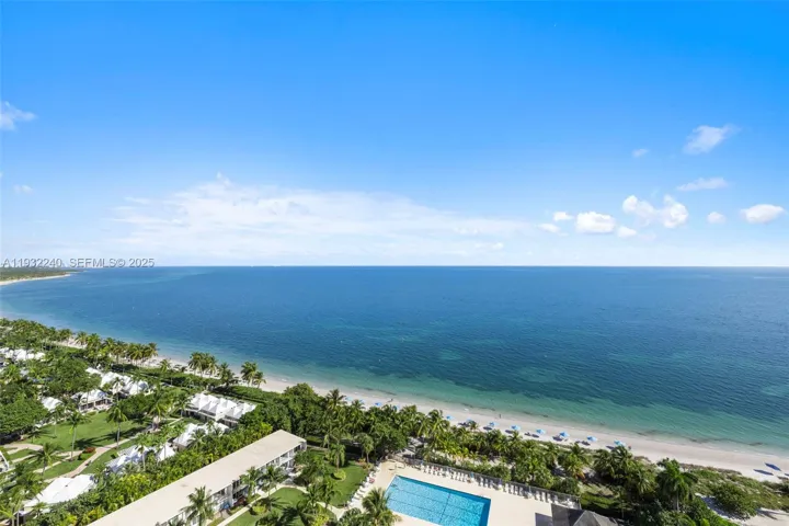 Resort lifestyle, sandy beaches in Key Biscayne
