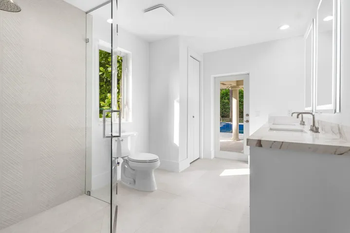 1st Floor Cabana Bath