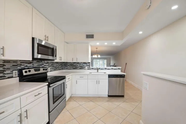 6-web-or-mls-1090-guilford-e