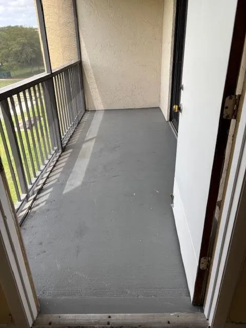 SCREENED BALCONY