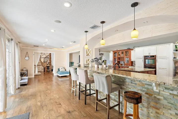 542 N Cypress Dr-17