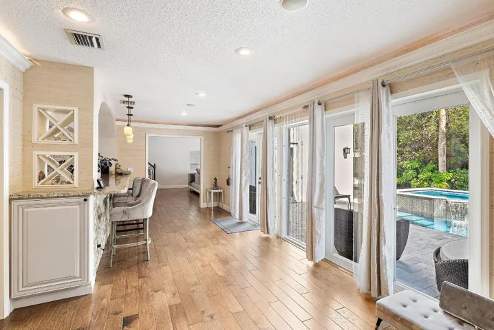 542 N Cypress Dr-15