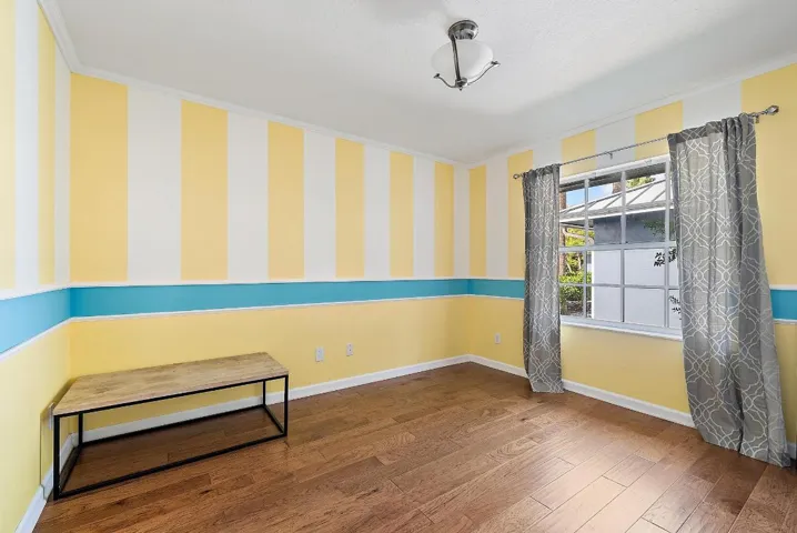 542 N Cypress Dr-10