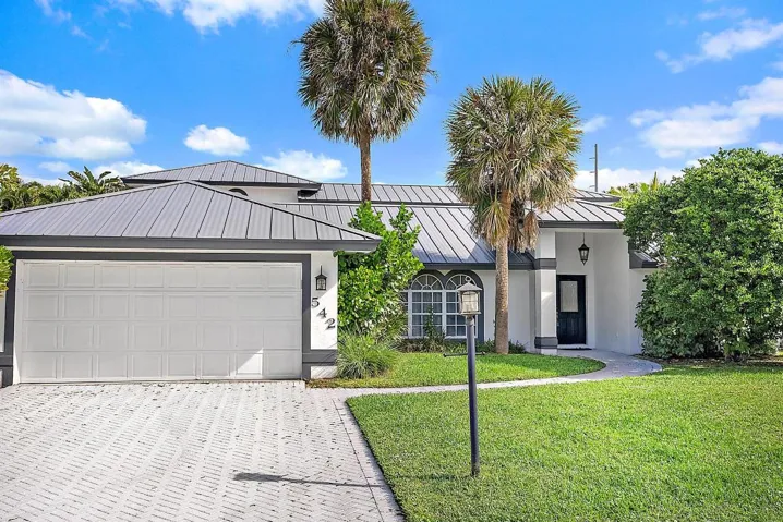 542 N Cypress Dr-29