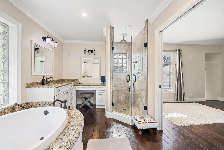 542 N Cypress Dr-23