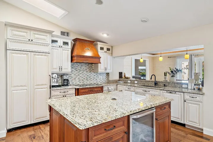 542 N Cypress Dr-13