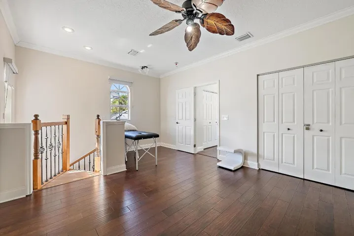 542 N Cypress Dr-25