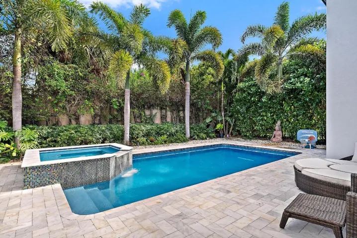 542 N Cypress Dr-27