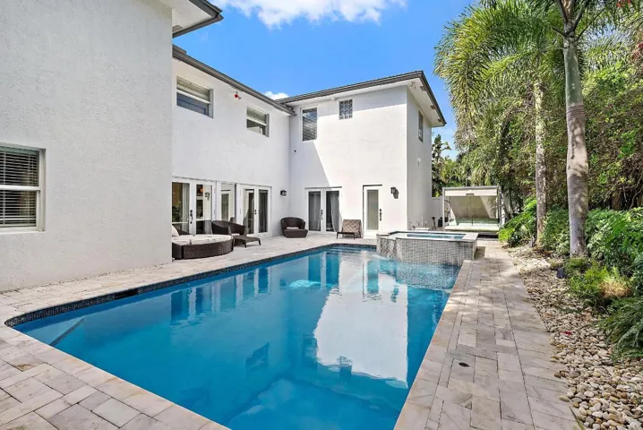 542 N Cypress Dr-26