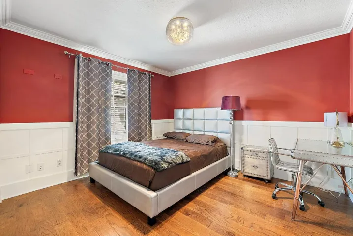 542 N Cypress Dr-9