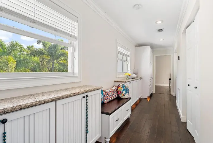 542 N Cypress Dr-24