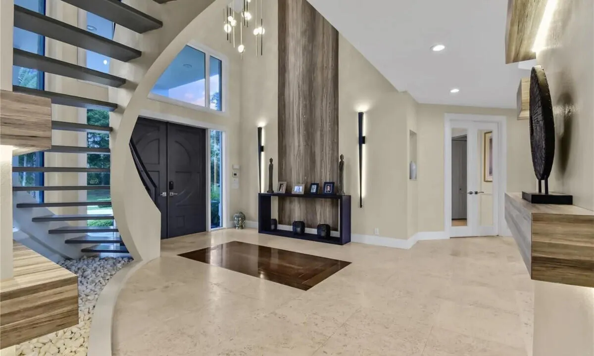 5__foyer_9jpg