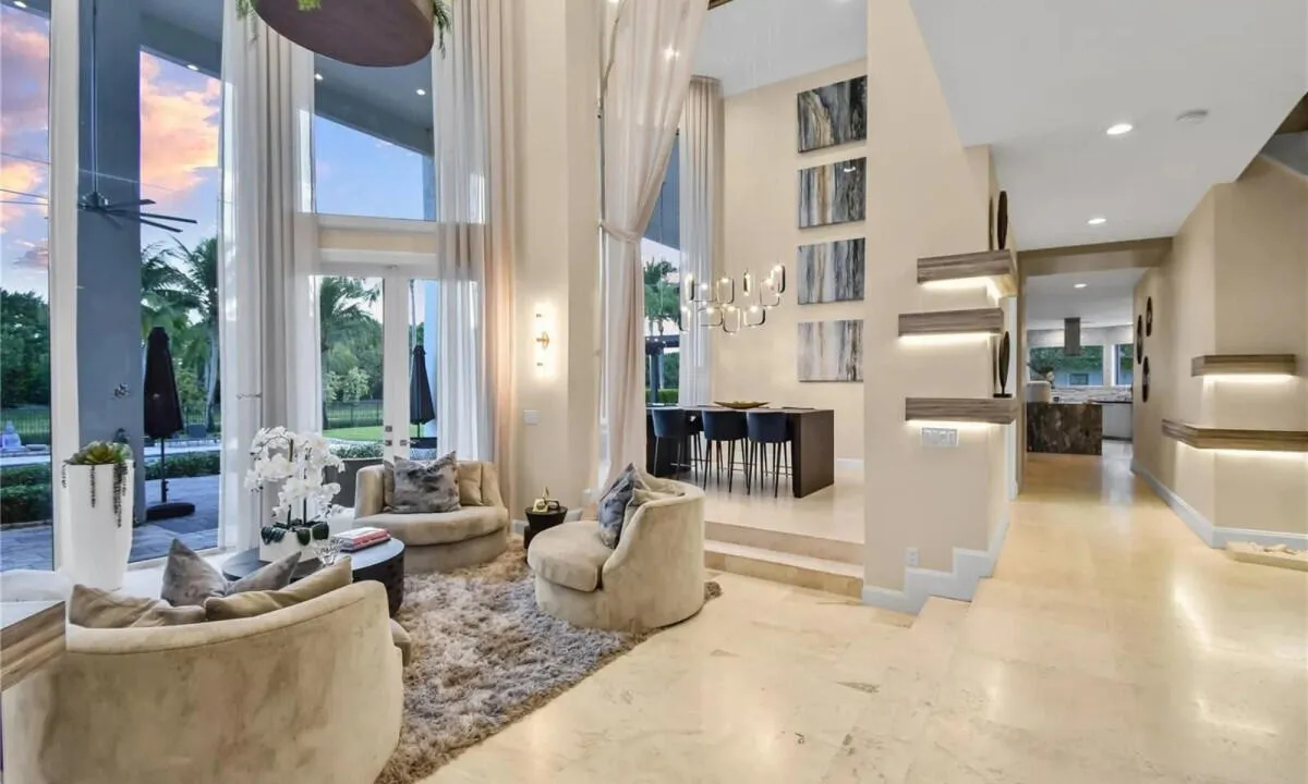 7__foyer_12jpg