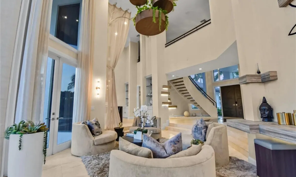 6__foyer_13jpg