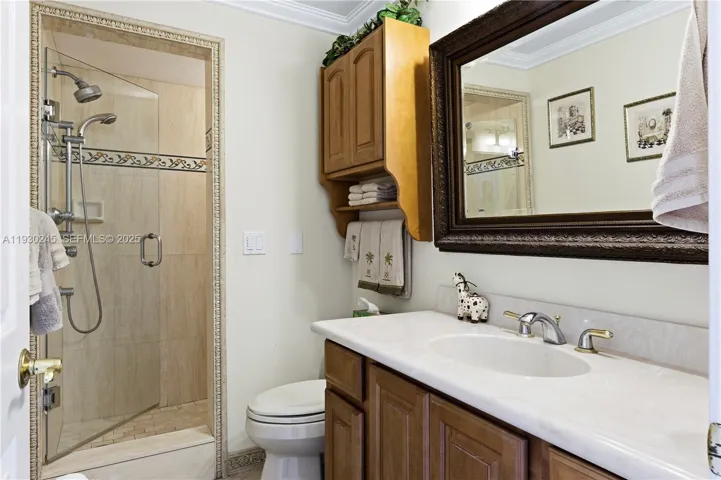 CABANA APARTMENT BATHROOM