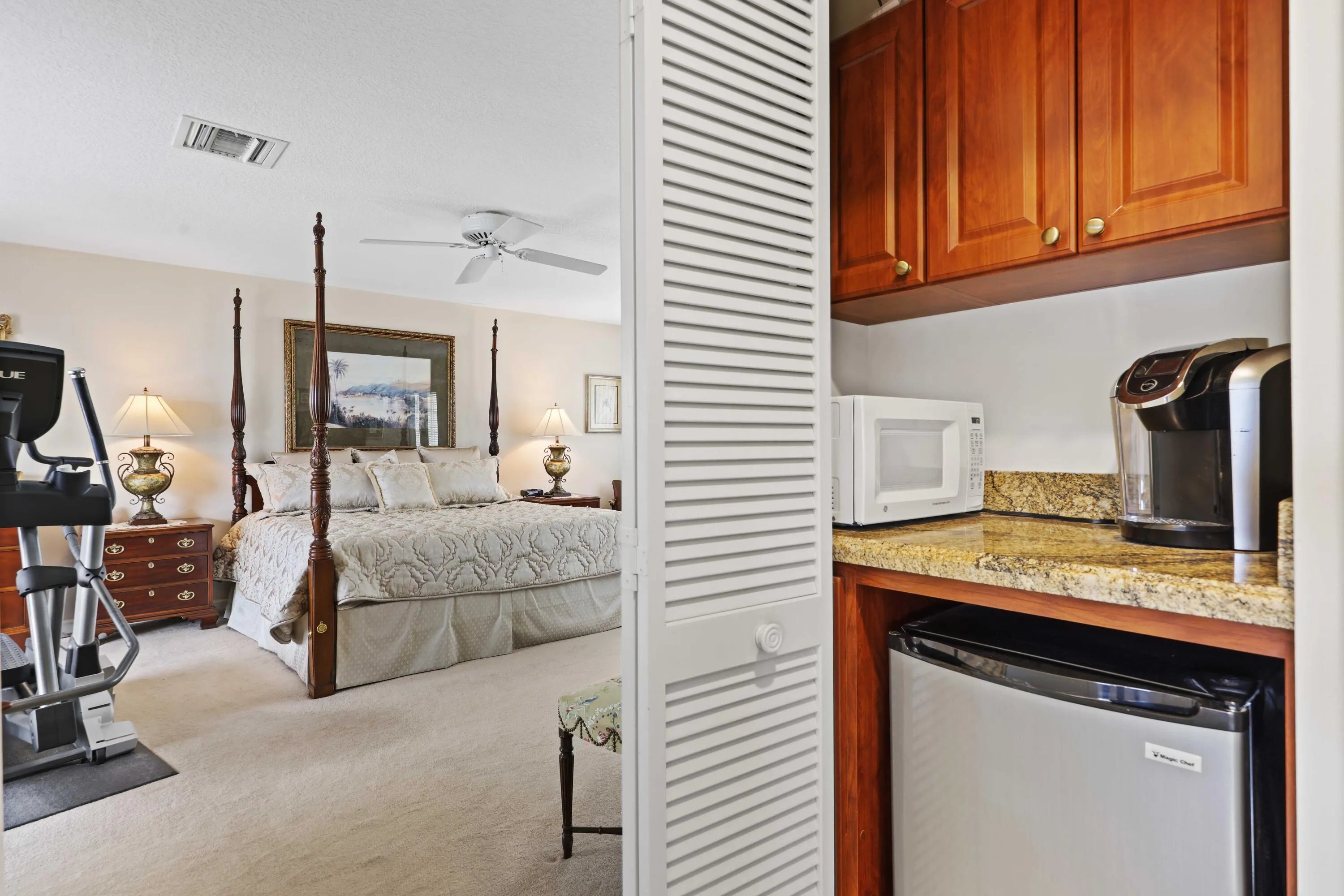 2097 Circle Pl Dr - Primary Bedroom Coff