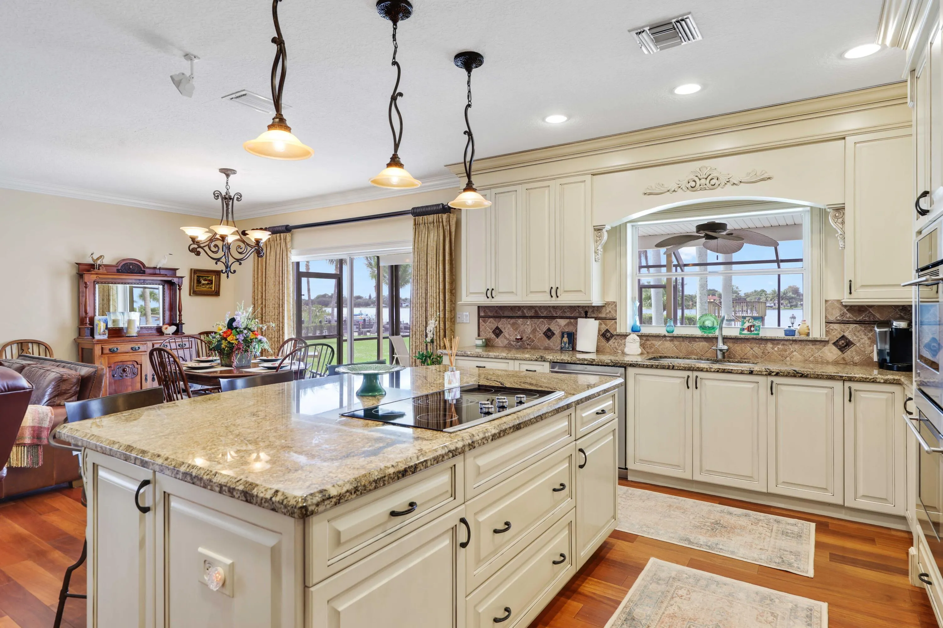 2097 Circle Pl Dr - Kitchen(4)