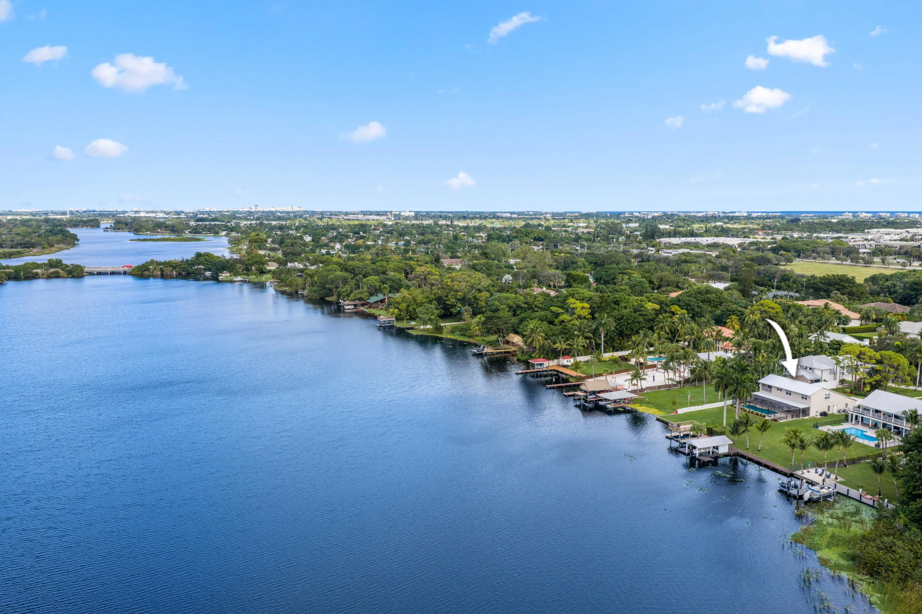 2097 Circle Pl Dr - Lakefront Location