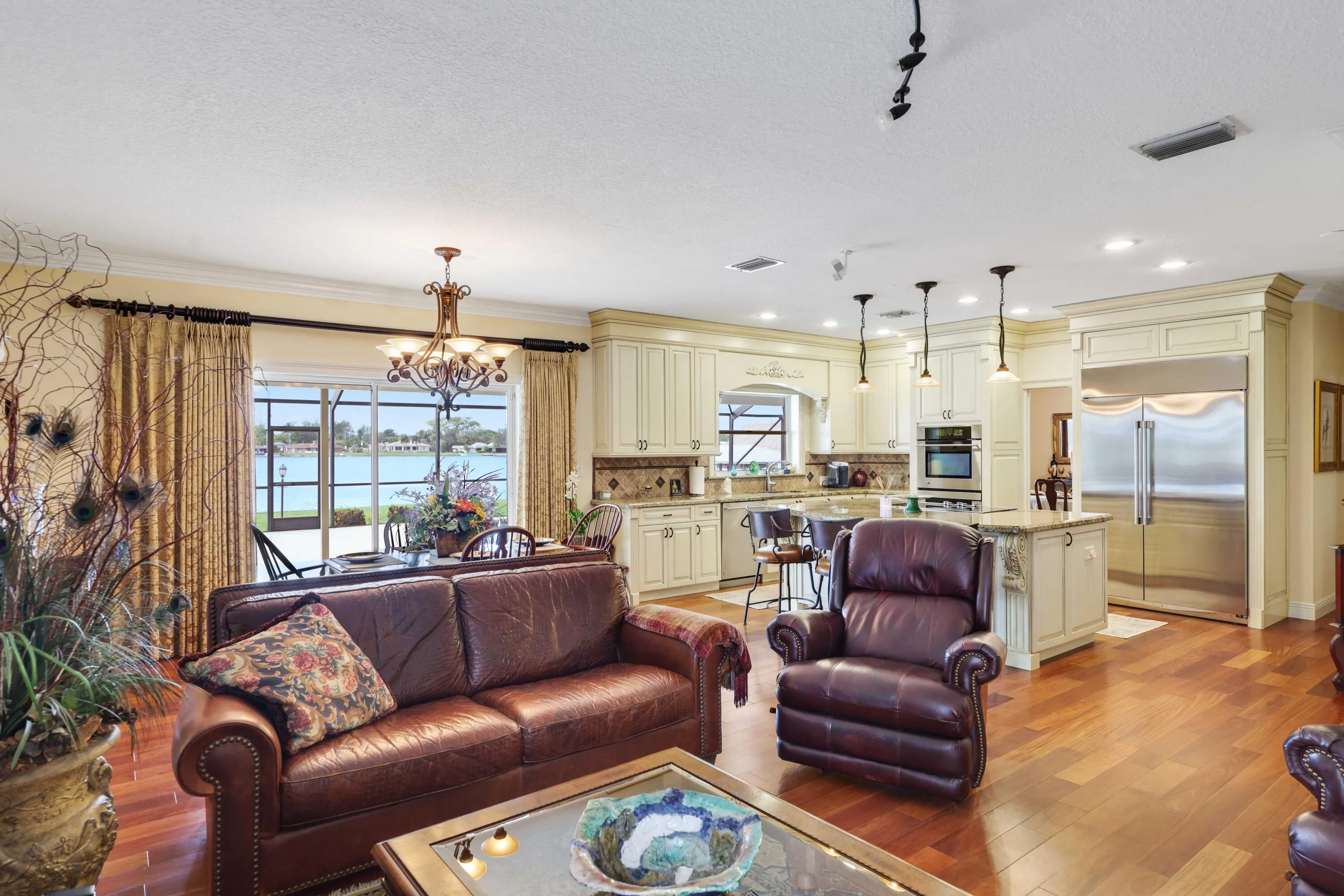 2097 Circle Pl Dr - Family Room