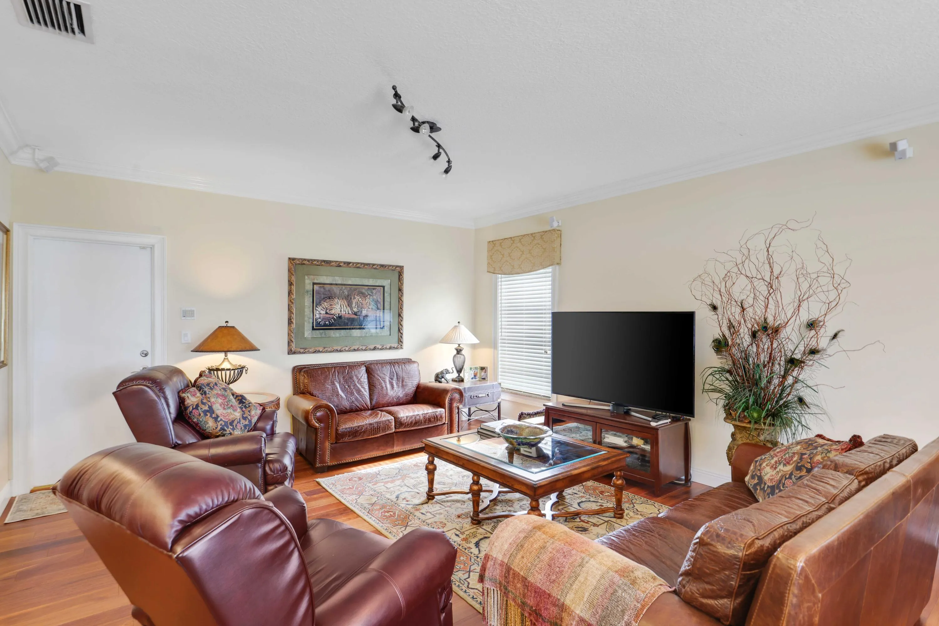 2097 Circle Pl Dr - Family Room(1)