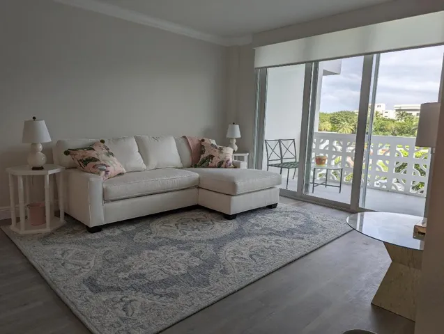 LIVING RM