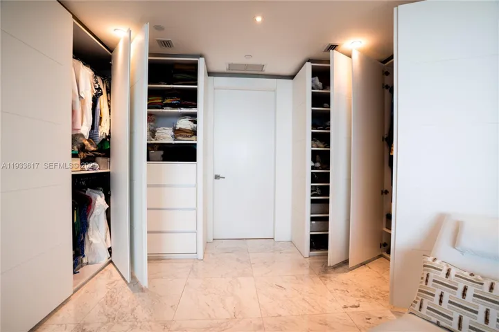 DESIGNER ITALIAN BUILT CLOSETS