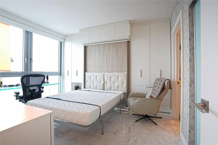 MURPHY BED