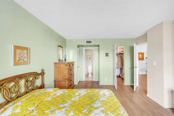 8 Primary Bedroom (2)