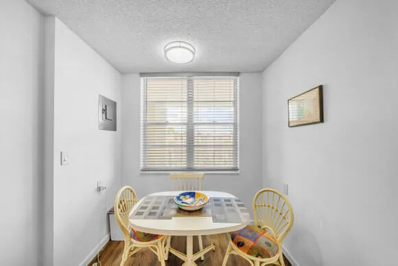 5 Bfast Nook
