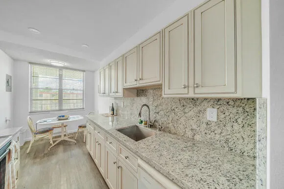 4 Kitchen (2)
