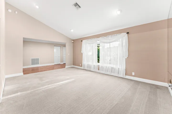 Spacious living/entertaining room