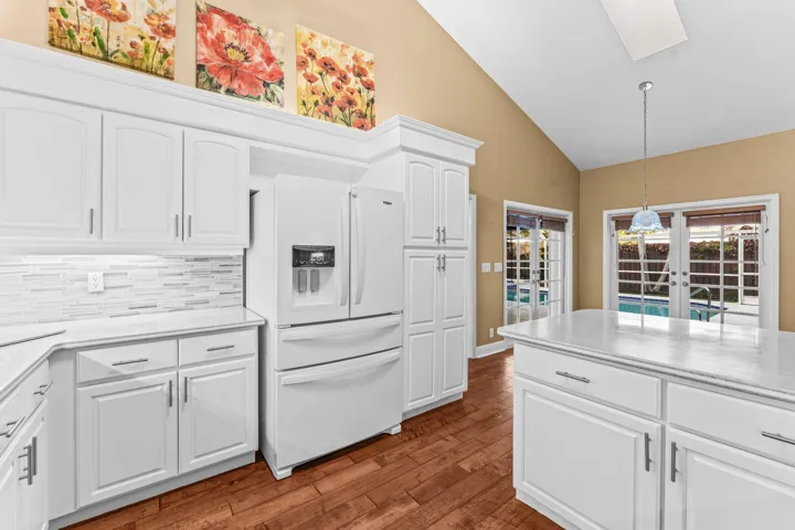 Kitchen with everything you need to entertain.