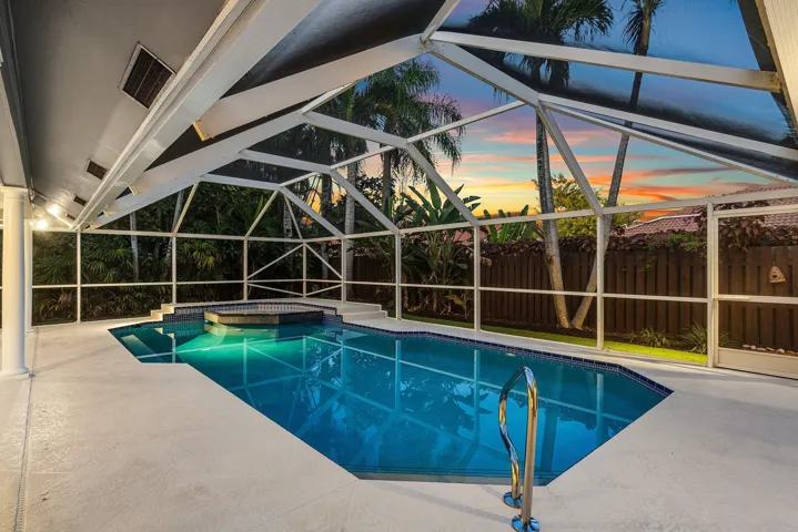 Enjoy golden evenings from this viewpoint