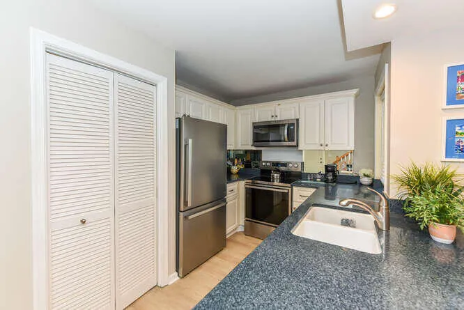 353 US1 C301 Jupiter FL 33477-small-010-