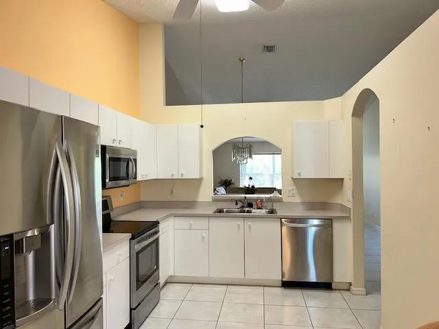 EAT IN KITCHEN