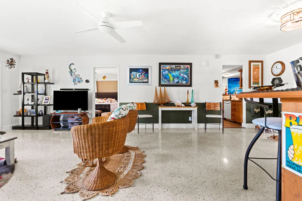 Living Room/Dining
