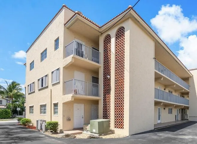 331 SW 8TH BUILDING 2