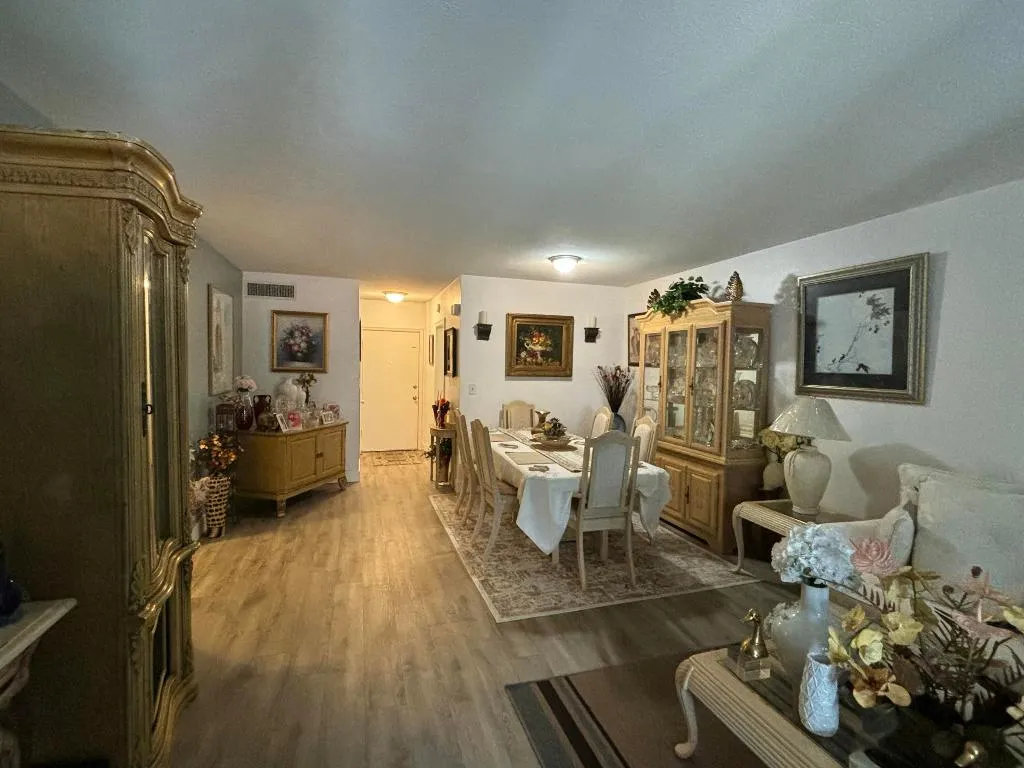 331 SW 8TH ST LIVING ROOM